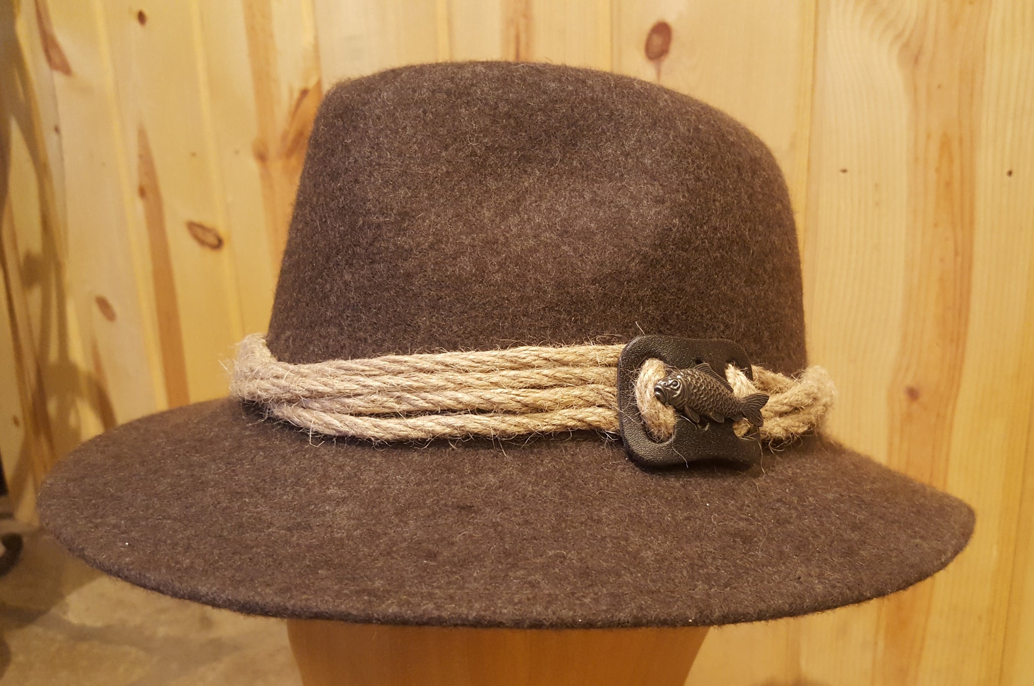 Urige Anglerhut (Traditional Fisherman's hat with Pewter Fish Adornmen –  Alpen Schatz